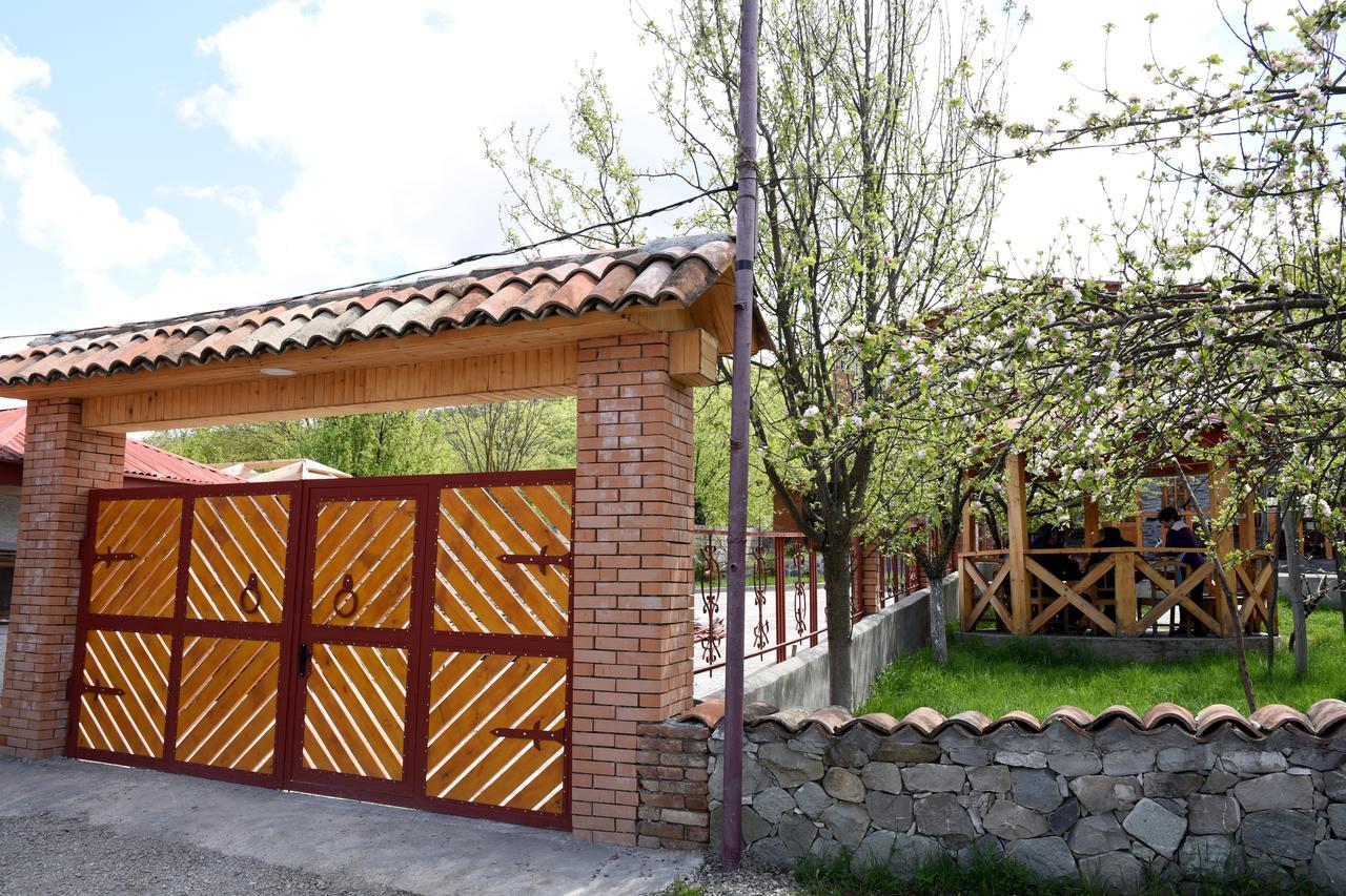 Nikala Bed & Breakfast Telavi Bagian luar foto