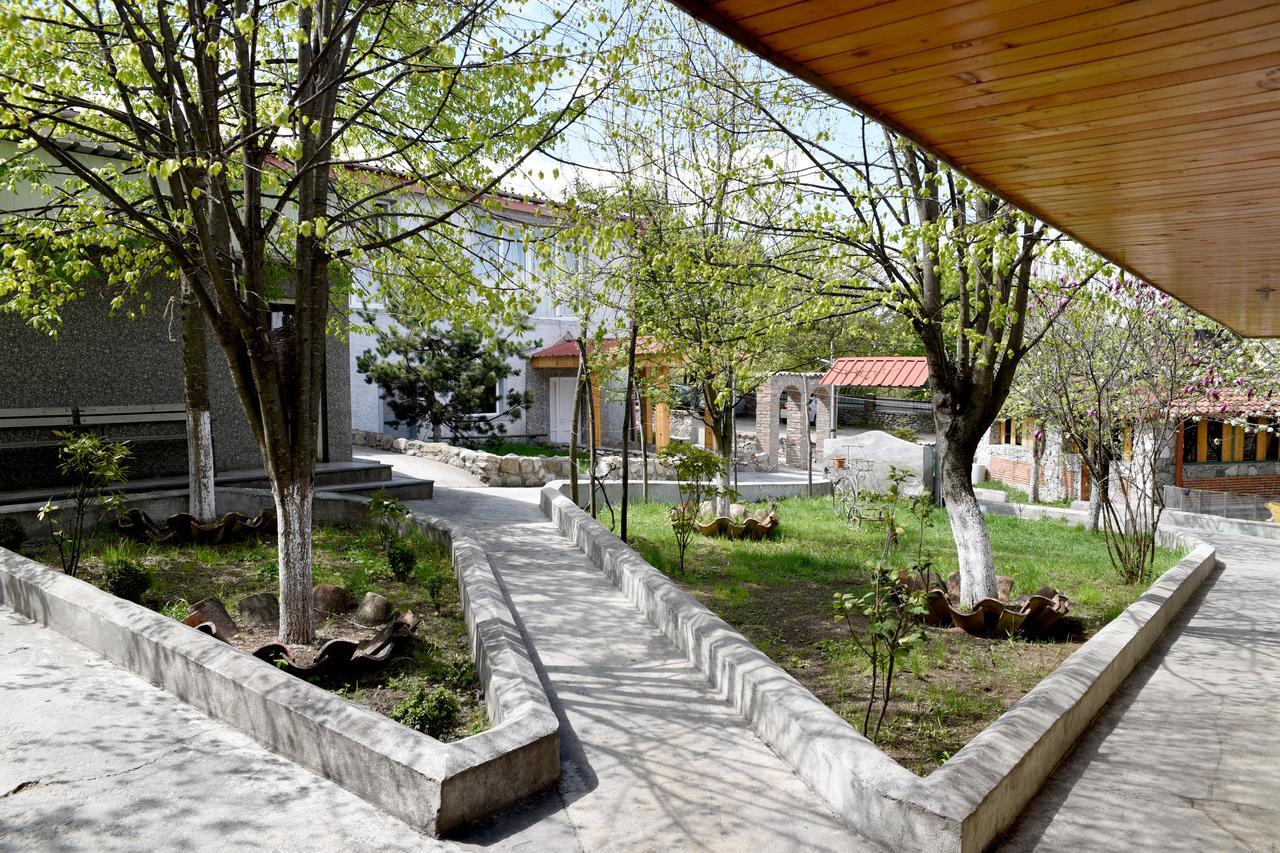 Nikala Bed & Breakfast Telavi Bagian luar foto